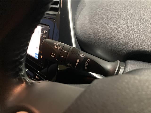 プリウス Ｓ　ナビゲーション／ＥＴＣ／バックカメラ／ドライブレコーダー／クルーズコントロール／ＬＥＤヘッドライト／オートライト／オートエアコン／スマートキー／オートマチックハイビーム／レーンキープアシスト（12枚目）