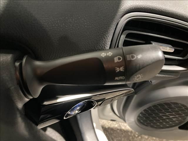 プリウス Ｓ　ナビゲーション／ＥＴＣ／バックカメラ／ドライブレコーダー／クルーズコントロール／ＬＥＤヘッドライト／オートライト／オートエアコン／スマートキー／オートマチックハイビーム／レーンキープアシスト（13枚目）