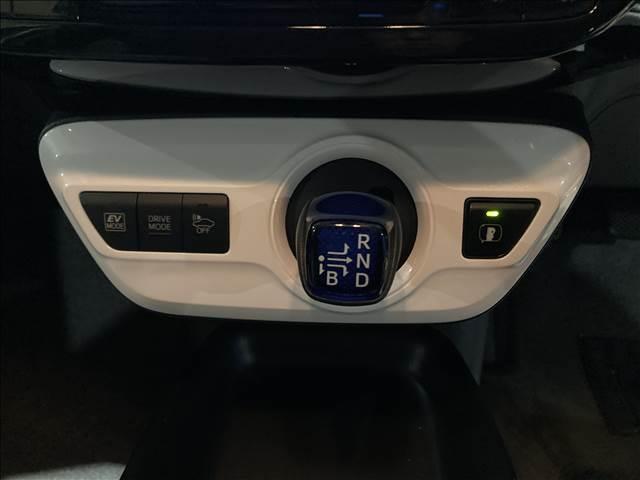 プリウス Ｓ　ナビゲーション／ＥＴＣ／バックカメラ／ドライブレコーダー／クルーズコントロール／ＬＥＤヘッドライト／オートライト／オートエアコン／スマートキー／オートマチックハイビーム／レーンキープアシスト（14枚目）