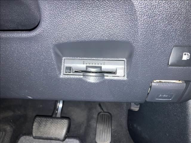 プリウス Ｓ　ナビゲーション／ＥＴＣ／バックカメラ／ドライブレコーダー／クルーズコントロール／ＬＥＤヘッドライト／オートライト／オートエアコン／スマートキー／オートマチックハイビーム／レーンキープアシスト（16枚目）