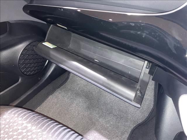 プリウス Ｓ　ナビゲーション／ＥＴＣ／バックカメラ／ドライブレコーダー／クルーズコントロール／ＬＥＤヘッドライト／オートライト／オートエアコン／スマートキー／オートマチックハイビーム／レーンキープアシスト（22枚目）