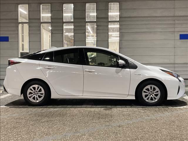 プリウス Ｓ　ナビゲーション／ＥＴＣ／バックカメラ／ドライブレコーダー／クルーズコントロール／ＬＥＤヘッドライト／オートライト／オートエアコン／スマートキー／オートマチックハイビーム／レーンキープアシスト（28枚目）