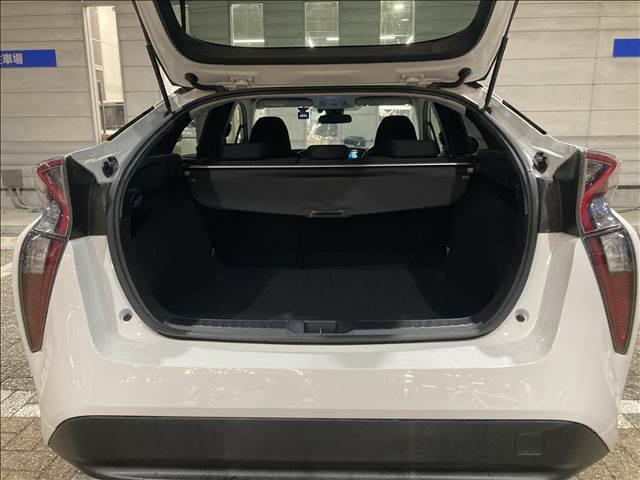 プリウス Ｓ　ナビゲーション／ＥＴＣ／バックカメラ／ドライブレコーダー／クルーズコントロール／ＬＥＤヘッドライト／オートライト／オートエアコン／スマートキー／オートマチックハイビーム／レーンキープアシスト（31枚目）