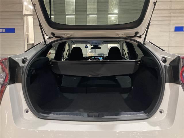 プリウス Ｓ　ナビゲーション／ＥＴＣ／バックカメラ／ドライブレコーダー／クルーズコントロール／ＬＥＤヘッドライト／オートライト／オートエアコン／スマートキー／オートマチックハイビーム／レーンキープアシスト（32枚目）