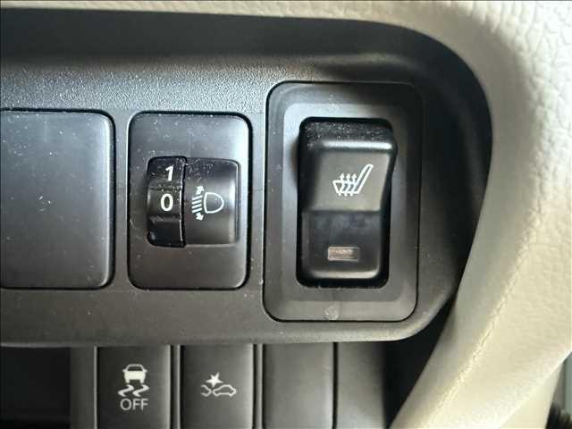 eKワゴン M e-Assist 純正オーディオ/衝突被害軽減システム/アイドリングストップ/シートヒーター/キーレスエントリー/ドライブレコーダー/電動格納ミラー/ヘッドライトレベライザー/ベンチシート/オートエアコン(13枚目)