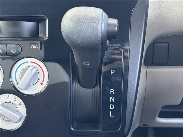 ｅＫワゴン Ｅ　社外オーディオ／キーレスエントリー／シートヒーター／電動格納ミラー／ヘッドライトレベライザー／ベンチシート／フロアマット／サイドバイザー／横滑防止装置／エアコン（9枚目）