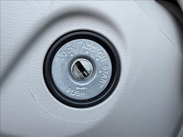 ｅＫワゴン Ｅ　社外オーディオ／キーレスエントリー／シートヒーター／電動格納ミラー／ヘッドライトレベライザー／ベンチシート／フロアマット／サイドバイザー／横滑防止装置／エアコン（13枚目）