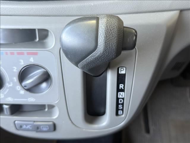 ミライース Ｌ　“ＳＡ”　社外オーディオ／衝突被害軽減システム／アイドリングストップ／ヘッドライトレベライザー／横滑防止装置／サイドバイザー／フロアマット（9枚目）