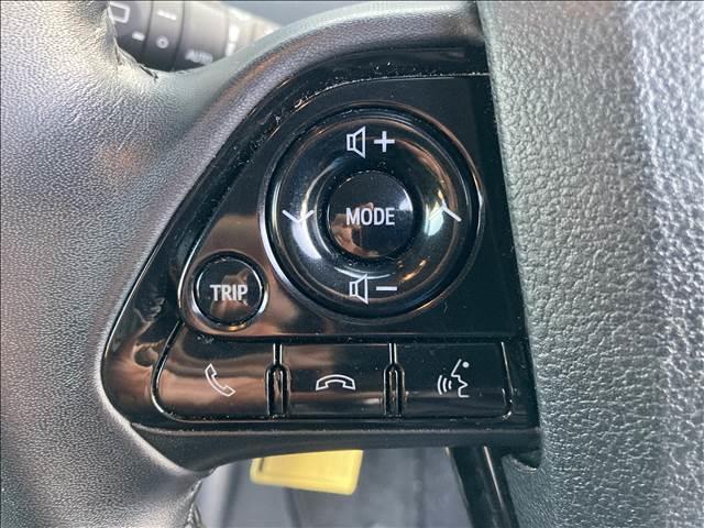 プリウス Ｓ　“Ｓａｆｅｔｙ　Ｐｌｕｓ・Ｔｗｏ　Ｔｏｎｅ”　ナビゲーション／ＥＴＣ／バックカメラ／クルーズコントロール／レーンキープアシスト／スマートキー／オートマチックハイビーム／ＬＥＤヘッドライト／オートライト／オートエアコン／プッシュスタート（12枚目）