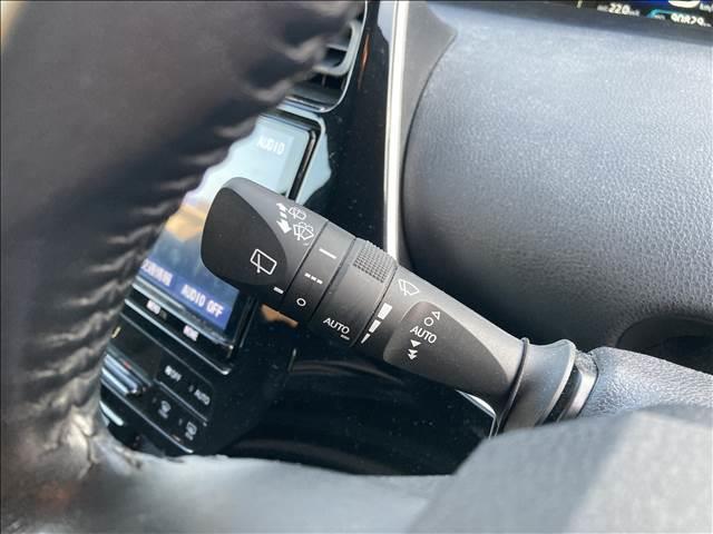 プリウス Ｓ　“Ｓａｆｅｔｙ　Ｐｌｕｓ・Ｔｗｏ　Ｔｏｎｅ”　ナビゲーション／ＥＴＣ／バックカメラ／クルーズコントロール／レーンキープアシスト／スマートキー／オートマチックハイビーム／ＬＥＤヘッドライト／オートライト／オートエアコン／プッシュスタート（14枚目）