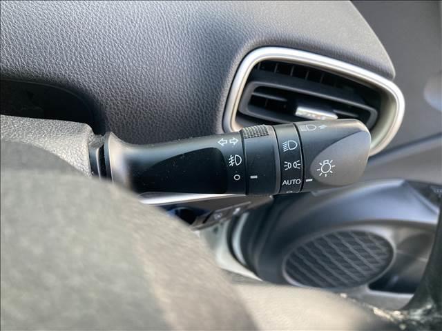 プリウス Ｓ　“Ｓａｆｅｔｙ　Ｐｌｕｓ・Ｔｗｏ　Ｔｏｎｅ”　ナビゲーション／ＥＴＣ／バックカメラ／クルーズコントロール／レーンキープアシスト／スマートキー／オートマチックハイビーム／ＬＥＤヘッドライト／オートライト／オートエアコン／プッシュスタート（15枚目）