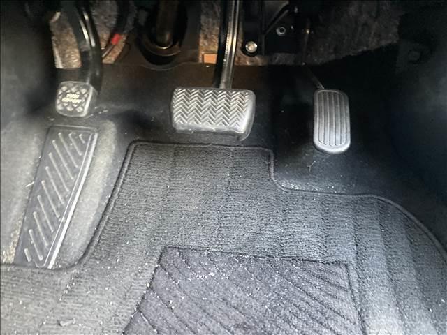 プリウス Ｓ　“Ｓａｆｅｔｙ　Ｐｌｕｓ・Ｔｗｏ　Ｔｏｎｅ”　ナビゲーション／ＥＴＣ／バックカメラ／クルーズコントロール／レーンキープアシスト／スマートキー／オートマチックハイビーム／ＬＥＤヘッドライト／オートライト／オートエアコン／プッシュスタート（26枚目）