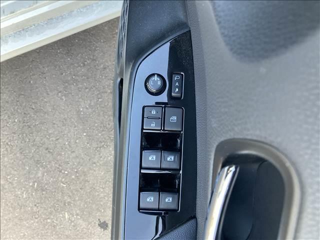 プリウス Ｓ　“Ｓａｆｅｔｙ　Ｐｌｕｓ・Ｔｗｏ　Ｔｏｎｅ”　ナビゲーション／ＥＴＣ／バックカメラ／クルーズコントロール／レーンキープアシスト／スマートキー／オートマチックハイビーム／ＬＥＤヘッドライト／オートライト／オートエアコン／プッシュスタート（28枚目）