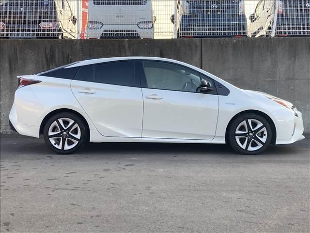 プリウス Ｓ　“Ｓａｆｅｔｙ　Ｐｌｕｓ・Ｔｗｏ　Ｔｏｎｅ”　ナビゲーション／ＥＴＣ／バックカメラ／クルーズコントロール／レーンキープアシスト／スマートキー／オートマチックハイビーム／ＬＥＤヘッドライト／オートライト／オートエアコン／プッシュスタート（33枚目）