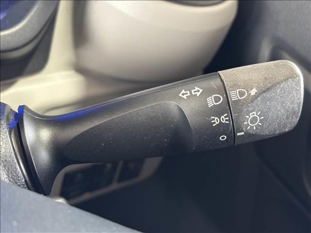 ミライース Ｘ“ＳＡＩＩＩ”　ＣＤプレイヤー・キーレス・クリアランスソナー・衝突軽減防止スイッチ・横滑り防止スイッチ・アイドリングストップ・ヘッドライトレベライザー・純正フロアマット（8枚目）