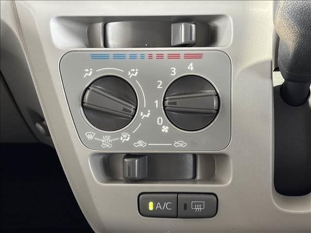 ミライース Ｘ“ＳＡＩＩＩ”　ＣＤプレイヤー・キーレス・クリアランスソナー・衝突軽減防止スイッチ・横滑り防止スイッチ・アイドリングストップ・ヘッドライトレベライザー・純正フロアマット（10枚目）