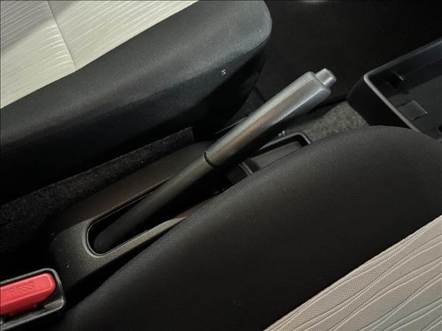 ミライース Ｘ“ＳＡＩＩＩ”　ＣＤプレイヤー・キーレス・クリアランスソナー・衝突軽減防止スイッチ・横滑り防止スイッチ・アイドリングストップ・ヘッドライトレベライザー・純正フロアマット（17枚目）