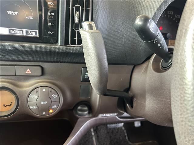 パッソ X L package Kiriri ナビゲーション/ETC/バックカメラ/ドライブレコーダー/スマートキー/アイドリングストップ/ベンチシート/電装格納ミラー/アイドリングストップ/オートエアコン/フロアマット/サイドバイザー(13枚目)