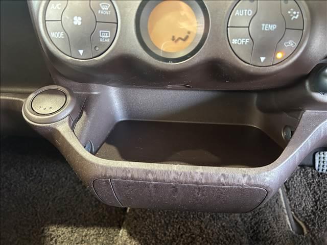 パッソ X L package Kiriri ナビゲーション/ETC/バックカメラ/ドライブレコーダー/スマートキー/アイドリングストップ/ベンチシート/電装格納ミラー/アイドリングストップ/オートエアコン/フロアマット/サイドバイザー(20枚目)