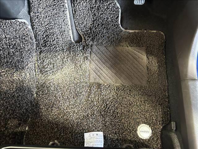 パッソ X L package Kiriri ナビゲーション/ETC/バックカメラ/ドライブレコーダー/スマートキー/アイドリングストップ/ベンチシート/電装格納ミラー/アイドリングストップ/オートエアコン/フロアマット/サイドバイザー(23枚目)