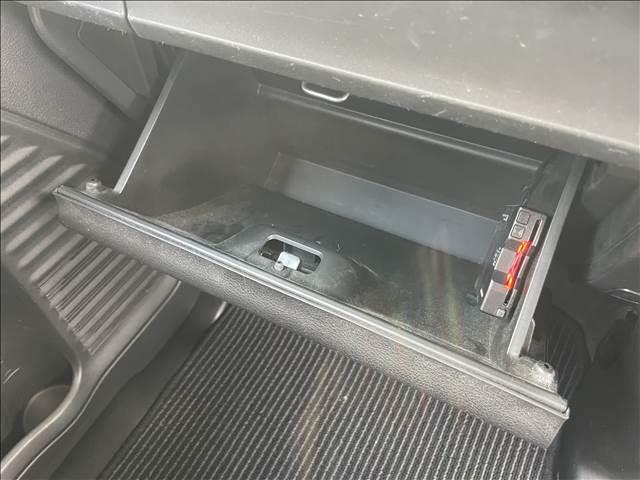 スペーシア ＨＹＢＲＩＤ　Ｇ　ナビゲーション／ＥＴＣ／スマートキー／プッシュスタート／オートライト／オートエアコン／ヘッドライトレベライザー／アイドリングストップ／フロアマット／サイドバイザー／ベンチシート／電動格納ミラー（28枚目）