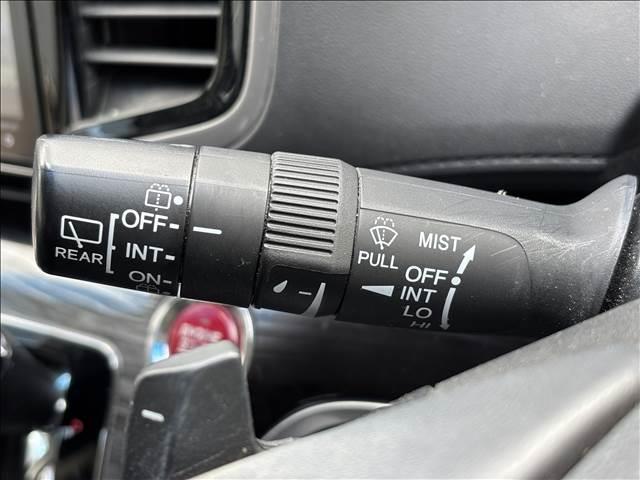 オデッセイ ＡＢＳＯＬＵＴＥ　２０ｔｈ　Ａｎｎｉｖｅｒｓａｒｙ　７人乗り　ナビゲーション／ＥＴＣ／バックカメラ／クルーズコントロール／スマートキー／フリップダウンモニター／ＬＥＤヘッドライト／オートライト／オートエアコン／アイドリングストップ／両側電動スライドドア（17枚目）