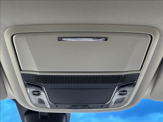 オデッセイ ＡＢＳＯＬＵＴＥ　２０ｔｈ　Ａｎｎｉｖｅｒｓａｒｙ　７人乗り　ナビゲーション／ＥＴＣ／バックカメラ／クルーズコントロール／スマートキー／フリップダウンモニター／ＬＥＤヘッドライト／オートライト／オートエアコン／アイドリングストップ／両側電動スライドドア（26枚目）