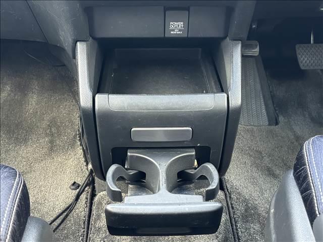 オデッセイ ＡＢＳＯＬＵＴＥ　２０ｔｈ　Ａｎｎｉｖｅｒｓａｒｙ　７人乗り　ナビゲーション／ＥＴＣ／バックカメラ／クルーズコントロール／スマートキー／フリップダウンモニター／ＬＥＤヘッドライト／オートライト／オートエアコン／アイドリングストップ／両側電動スライドドア（28枚目）