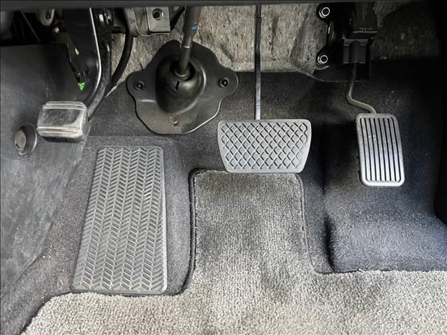 オデッセイ ＡＢＳＯＬＵＴＥ　２０ｔｈ　Ａｎｎｉｖｅｒｓａｒｙ　７人乗り　ナビゲーション／ＥＴＣ／バックカメラ／クルーズコントロール／スマートキー／フリップダウンモニター／ＬＥＤヘッドライト／オートライト／オートエアコン／アイドリングストップ／両側電動スライドドア（30枚目）