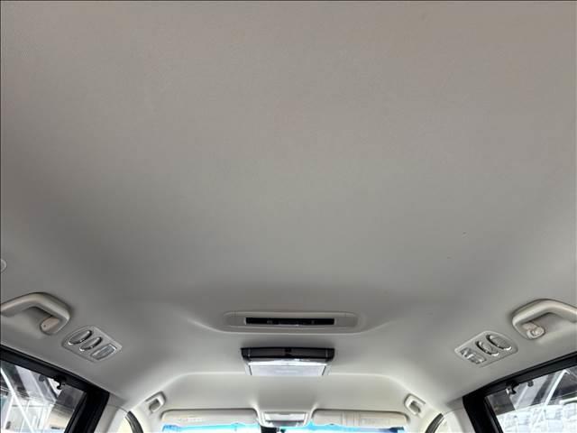 オデッセイ ＡＢＳＯＬＵＴＥ　２０ｔｈ　Ａｎｎｉｖｅｒｓａｒｙ　７人乗り　ナビゲーション／ＥＴＣ／バックカメラ／クルーズコントロール／スマートキー／フリップダウンモニター／ＬＥＤヘッドライト／オートライト／オートエアコン／アイドリングストップ／両側電動スライドドア（43枚目）