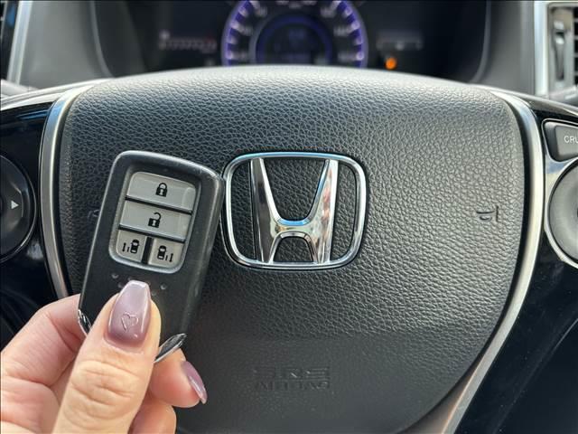 オデッセイ ＡＢＳＯＬＵＴＥ　２０ｔｈ　Ａｎｎｉｖｅｒｓａｒｙ　７人乗り　ナビゲーション／ＥＴＣ／バックカメラ／クルーズコントロール／スマートキー／フリップダウンモニター／ＬＥＤヘッドライト／オートライト／オートエアコン／アイドリングストップ／両側電動スライドドア（52枚目）