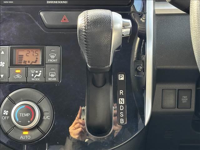 タント カスタムRS トップエディション“SAII” ナビゲーション/ETC/バックカメラ/スマートキー/プッシュスタート/衝突被害軽減システム/アイドリングストップ/両側電動スライドドア/LEDヘッドライト/オートライト/オートエアコン/フロアマット(12枚目)