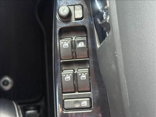 タント カスタムＲＳ　トップエディション“ＳＡＩＩＩ”　ナビゲーション／ＥＴＣ／ドライブレコーダー／スマートキー／衝突被害軽減システム／オートマチックハイビーム／ＬＥＤヘッドライト／オートライト／オートエアコン／両側電動スライドドア／シートヒーター（25枚目）