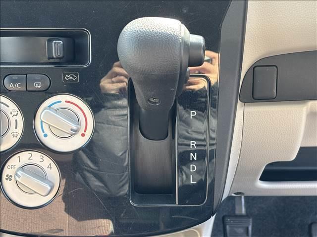 ｅＫワゴン Ｅ　ｅ－Ａｓｓｉｓｔ　社外オーディオ／シートヒーター／衝突被害軽減システム／ヘッドライトレベライザー／電動格納ミラー／ベンチシート／横滑防止装置／社外アルミホイール／フロアマット／サイドバイザー（7枚目）