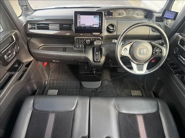 N-BOXカスタム カスタム G・Lターボ Honda SENSING ナビゲーション/ETC/バックカメラ/ドライブレコーダー/衝突軽減システム/スマートキー/LEDヘッドライト/オートライト/オートエアコン/レーンキープアシスト/両側電動スライドドア/フロアマット(2枚目)