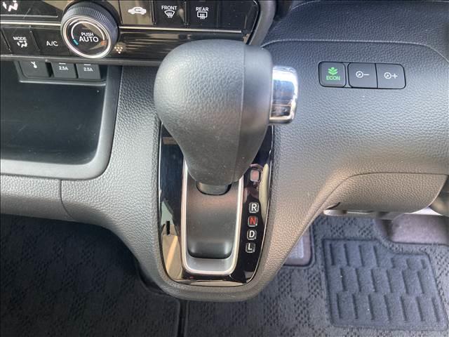 Ｎ－ＢＯＸカスタム カスタム　Ｇ・Ｌ　Ｈｏｎｄａ　ＳＥＮＳＩＮＧ　ナビゲーション／ＥＴＣ／バックカメラ／ドライブレコーダー／衝突被害軽減システム／レーンキープアシスト／アイドリングストップ／スマートキー／ＬＥＤヘッドライト／オートライト／オートエアコン／フロアマット（13枚目）