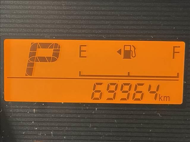 ワゴンR FA CDプレーヤー装着車 純正オーディオ/キーレスエントリー/ヘッドライトレベライザー/電動格納ミラー/フロアマット/サイドバイザー/ベンチシート(4枚目)