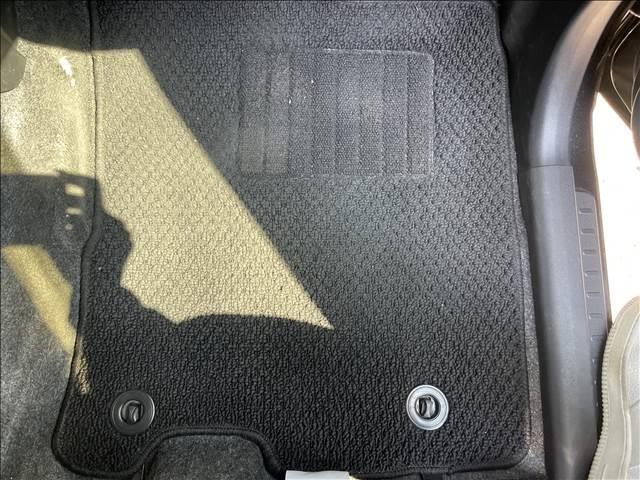 タント カスタムＲＳ　“トップエディションＶＳ　ＳＡＩＩＩ”　ナビゲーション／ＥＴＣ／全周囲カメラ／スマートキー／衝突被害軽減システム／オートマチックハイビーム／オートライト／シートヒーター／ベンチシート／両側電動スライドドア／ドライブレコーダー／サイドバイザー（32枚目）