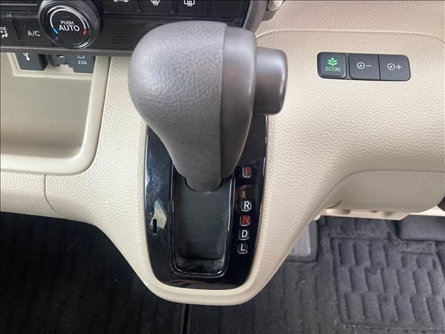 N-BOX G・Lターボ Honda SENSING ナビゲーション/ETC/バックカメラ/スマートキー/プッシュスタート/衝突被害軽減システム/レーンキープアシスト/LEDヘッドライト/オートライト/オートエアコン/アイドリングストップ/フロアマット(17枚目)