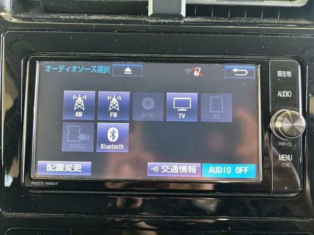 プリウス S ナビゲーション/ETC/LEDヘッドライト/オートライト/バックカメラ/スマートキー/プッシュスタート/オートエアコン/電動格納ミラー/フロアマット/サイドバイザー(6枚目)