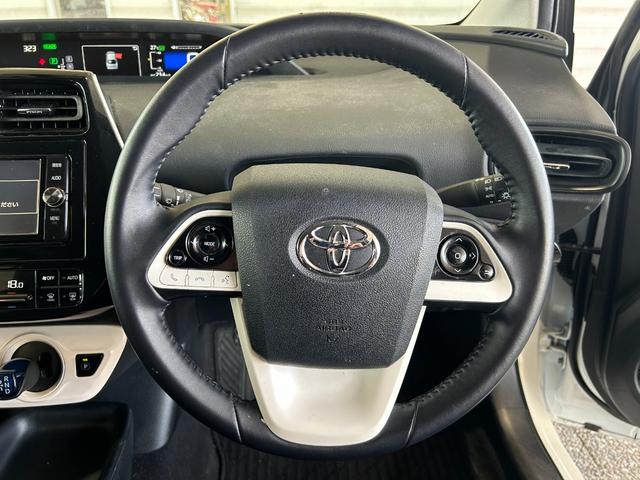 プリウス S ナビゲーション/ETC/LEDヘッドライト/オートライト/バックカメラ/スマートキー/プッシュスタート/オートエアコン/電動格納ミラー/フロアマット/サイドバイザー(9枚目)