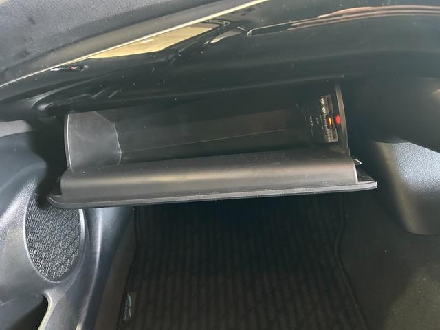 プリウス S ナビゲーション/ETC/LEDヘッドライト/オートライト/バックカメラ/スマートキー/プッシュスタート/オートエアコン/電動格納ミラー/フロアマット/サイドバイザー(22枚目)