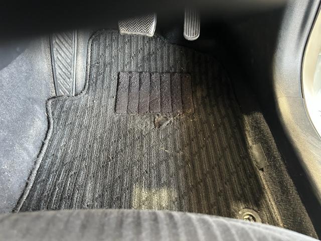 プリウス S ナビゲーション/ETC/LEDヘッドライト/オートライト/バックカメラ/スマートキー/プッシュスタート/オートエアコン/電動格納ミラー/フロアマット/サイドバイザー(24枚目)