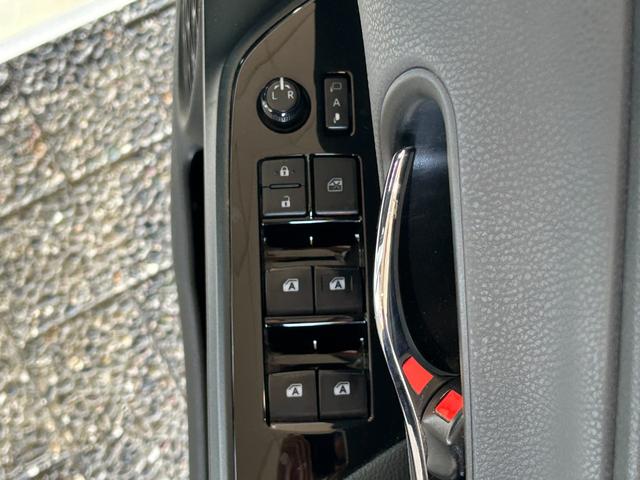 プリウス S ナビゲーション/ETC/LEDヘッドライト/オートライト/バックカメラ/スマートキー/プッシュスタート/オートエアコン/電動格納ミラー/フロアマット/サイドバイザー(25枚目)