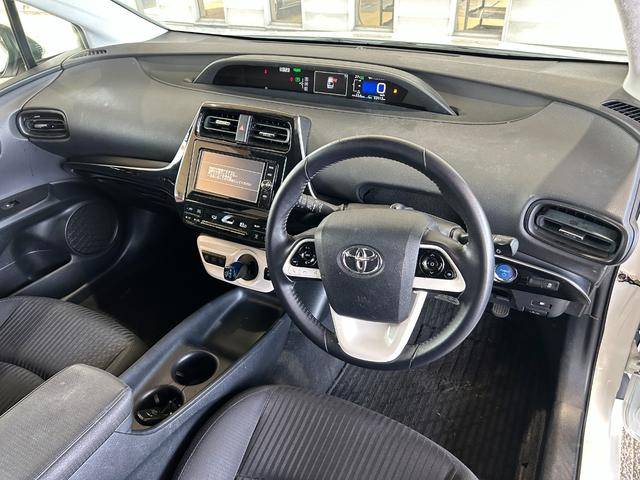 プリウス S ナビゲーション/ETC/LEDヘッドライト/オートライト/バックカメラ/スマートキー/プッシュスタート/オートエアコン/電動格納ミラー/フロアマット/サイドバイザー(26枚目)