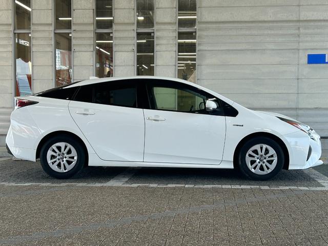 プリウス S ナビゲーション/ETC/LEDヘッドライト/オートライト/バックカメラ/スマートキー/プッシュスタート/オートエアコン/電動格納ミラー/フロアマット/サイドバイザー(30枚目)