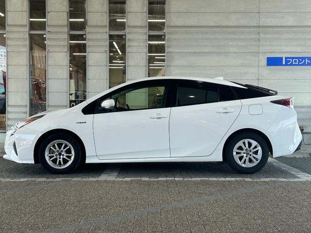 プリウス S ナビゲーション/ETC/LEDヘッドライト/オートライト/バックカメラ/スマートキー/プッシュスタート/オートエアコン/電動格納ミラー/フロアマット/サイドバイザー(31枚目)