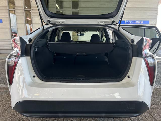 プリウス S ナビゲーション/ETC/LEDヘッドライト/オートライト/バックカメラ/スマートキー/プッシュスタート/オートエアコン/電動格納ミラー/フロアマット/サイドバイザー(33枚目)