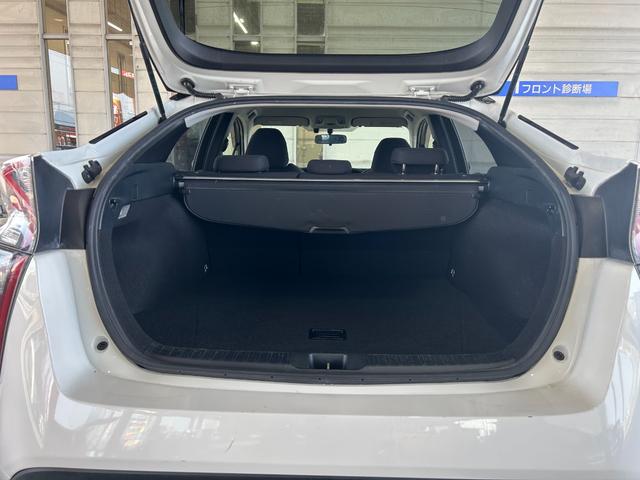 プリウス S ナビゲーション/ETC/LEDヘッドライト/オートライト/バックカメラ/スマートキー/プッシュスタート/オートエアコン/電動格納ミラー/フロアマット/サイドバイザー(34枚目)