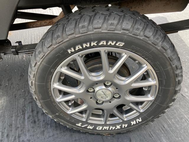 キャリイトラック 　全面塗装　２インチリフトＵＰ　５ＭＴ　車検令和８年４月　エアコン　パワステ　走行８９８００ｋｍ　全塗装　ライトレベライザー　シートカバー（9枚目）